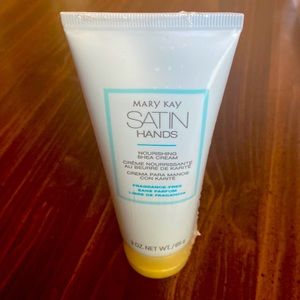 NIP Mary Kay Satin Hands